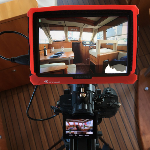 4K camera in boot - jacht - beeld van cockpit